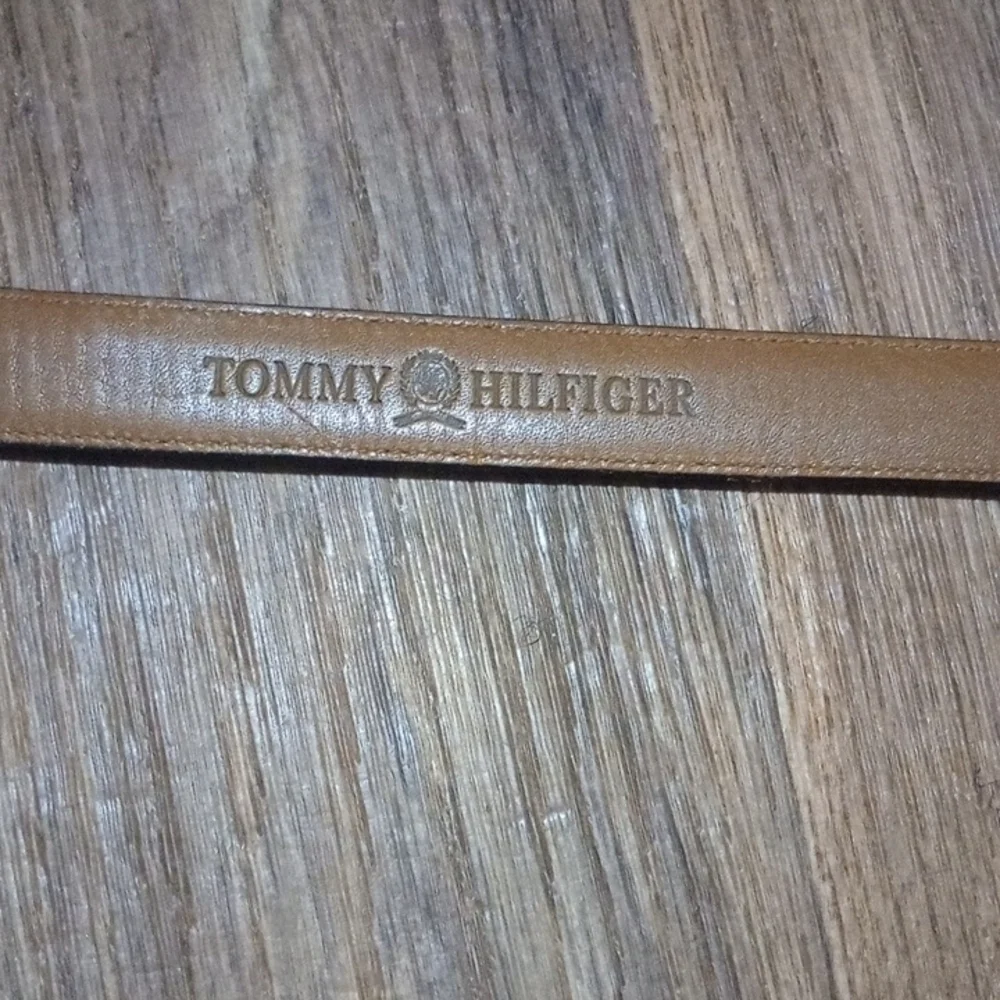 Tommy Hilfiger Brown Leather Belt With Chrome Buckle Compliments Any Outfit